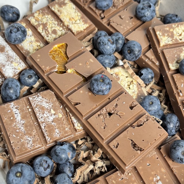 Шоколад ручной работы с голубикой