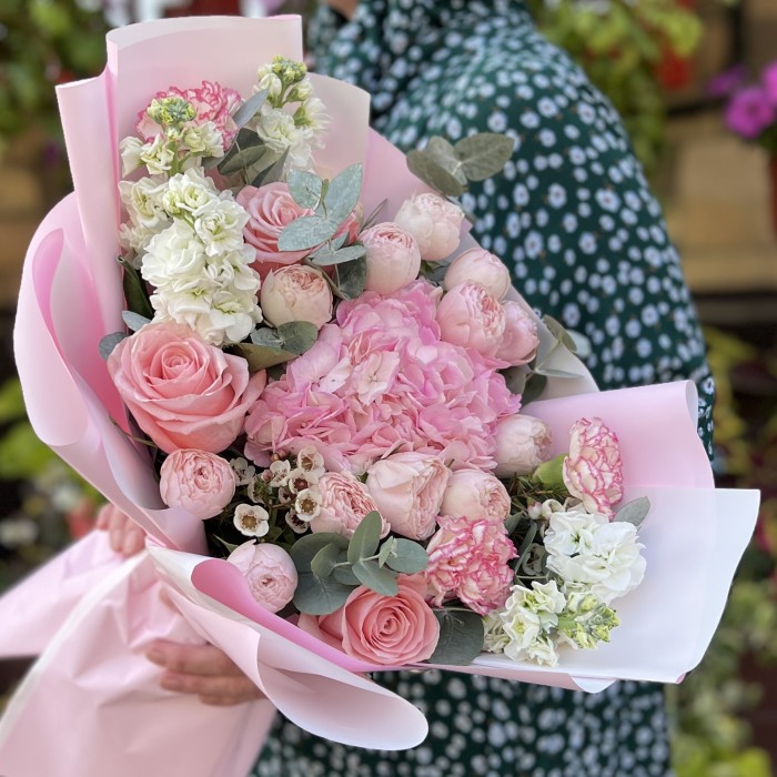 Розовый букет для мамы на день рождения