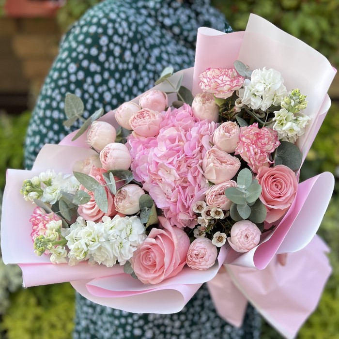 Розовый букет для мамы на день рождения