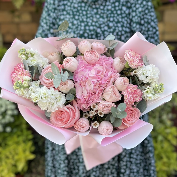 Розовый букет для мамы на день рождения