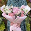 Розовый букет для мамы на день рождения