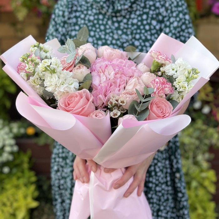 Розовый букет для мамы на день рождения