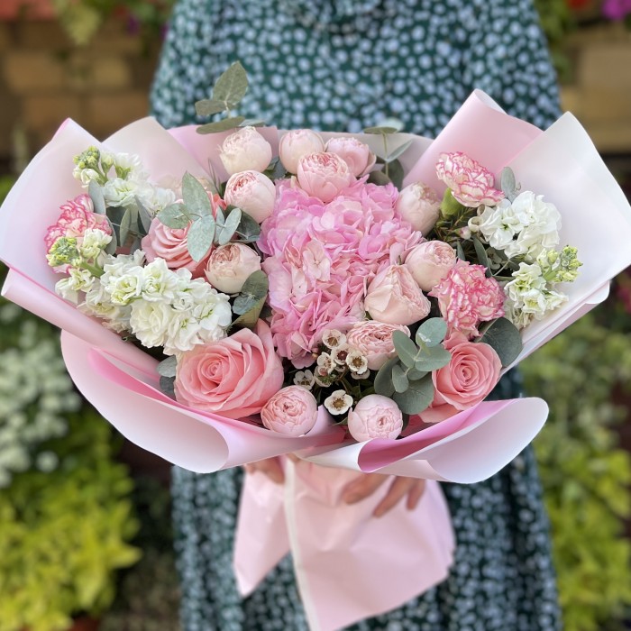 Розовый букет для мамы на день рождения
