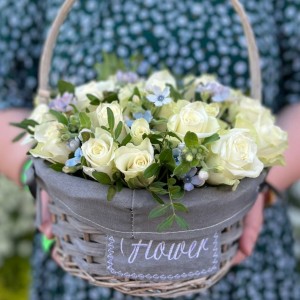 Нежная корзина цветов на день рождения