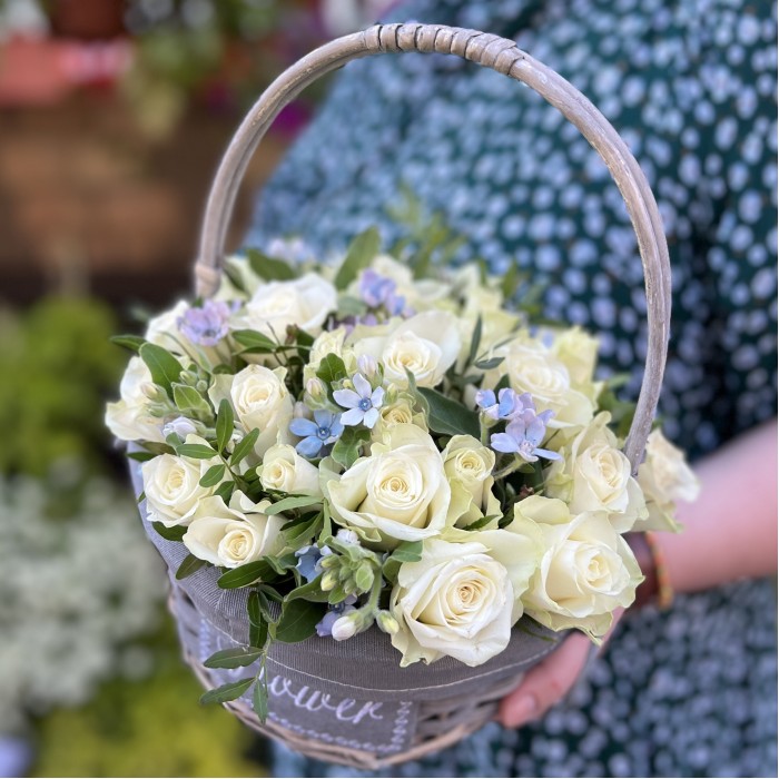 Нежная корзина цветов на день рождения