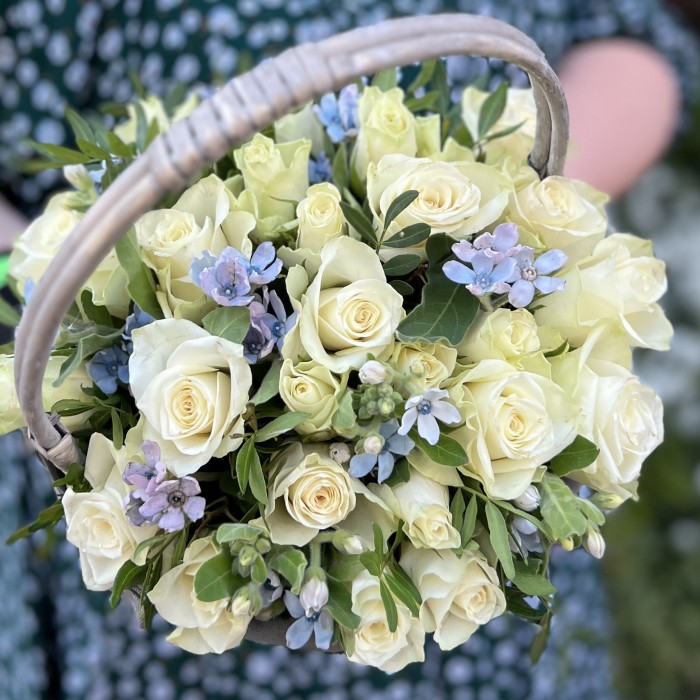 Нежная корзина цветов на день рождения