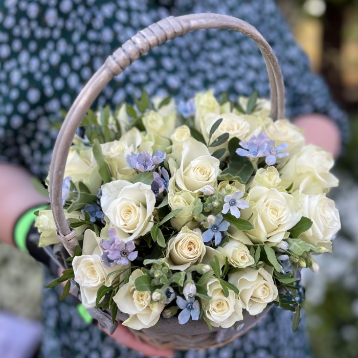 Нежная корзина цветов на день рождения