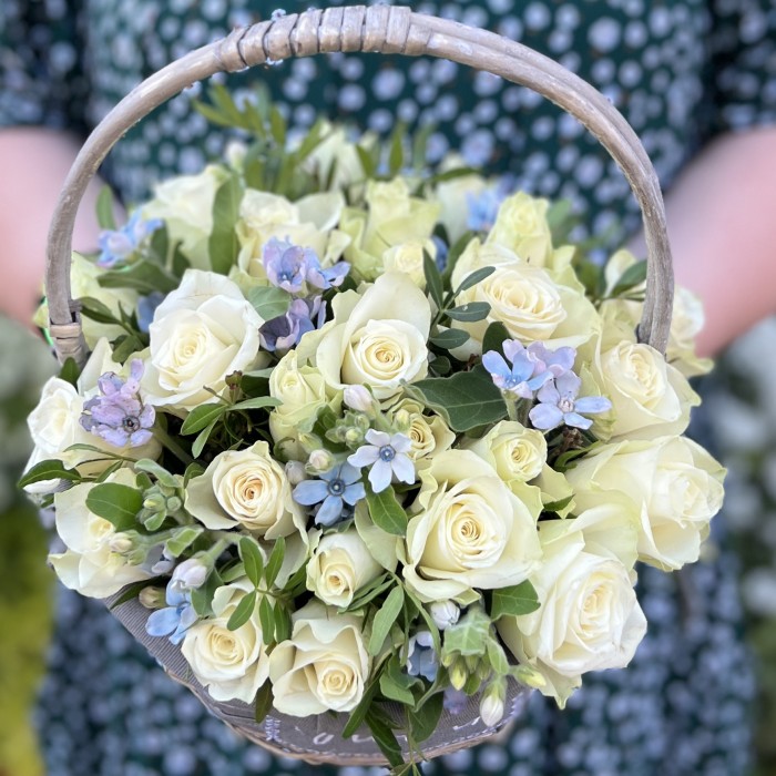 Нежная корзина цветов на день рождения