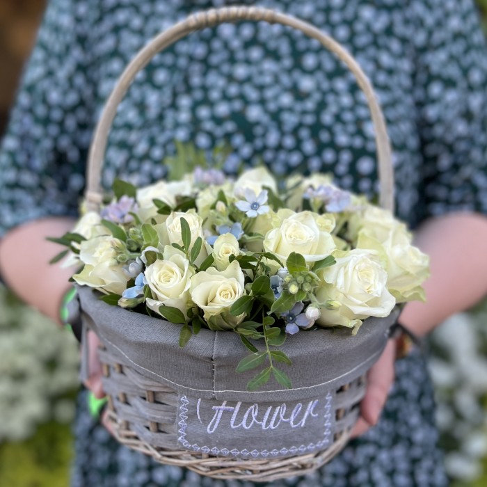 Нежная корзина цветов на день рождения