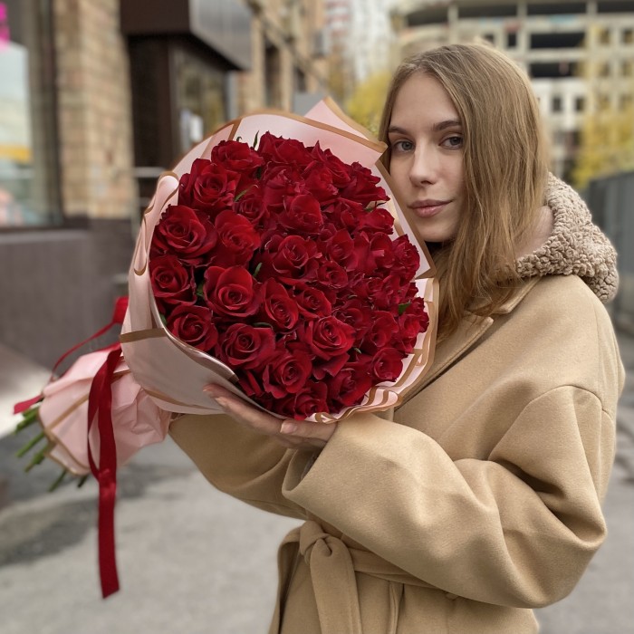 35 красных роз Эвер Ред 60 см
