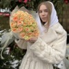 35 кремовых пионовидных роз Гравити 40 см