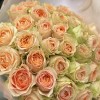 35 кремовых пионовидных роз Гравити 40 см