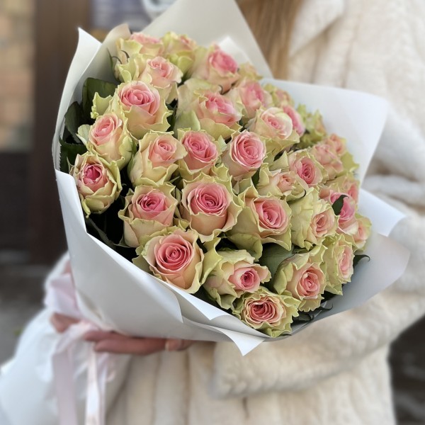 35 нежно-розовых роз Топ-Гир 50 см
