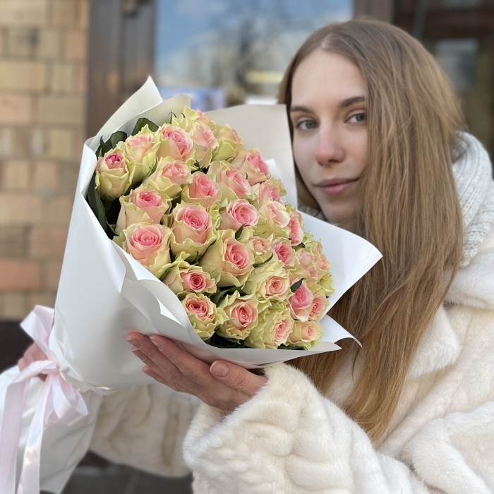35 нежно-розовых роз Топ-Гир 50 см