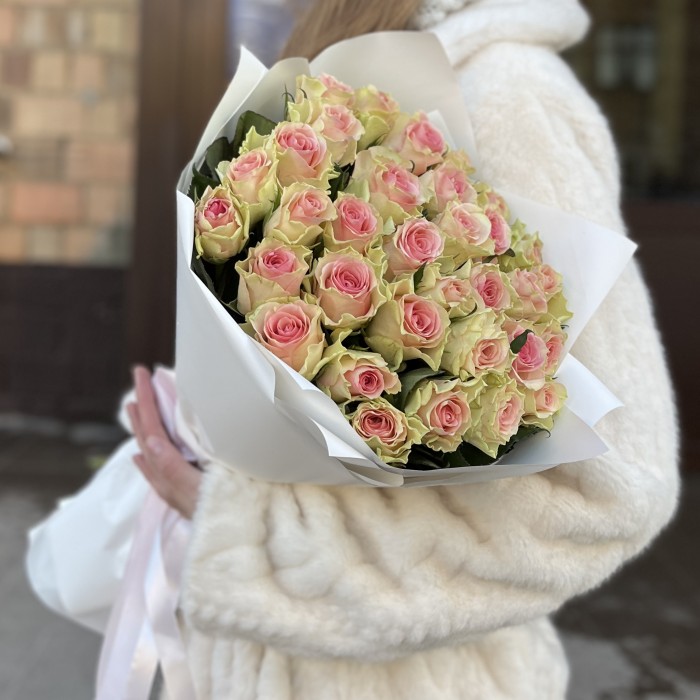 35 нежно-розовых роз Топ-Гир 50 см