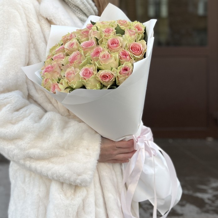 35 нежно-розовых роз Топ-Гир 50 см