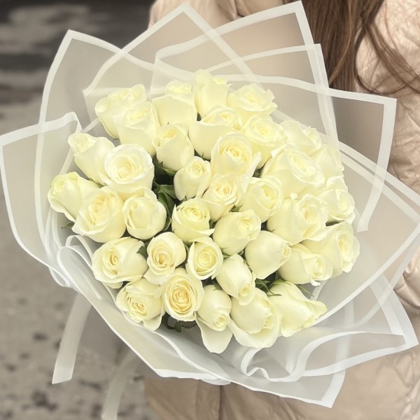 35 белых роз 40 см