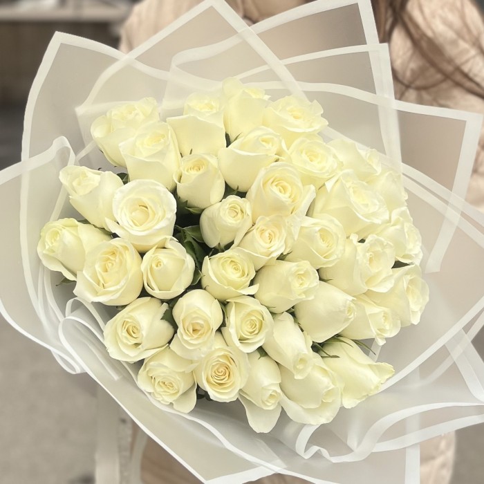 35 белых роз 40 см