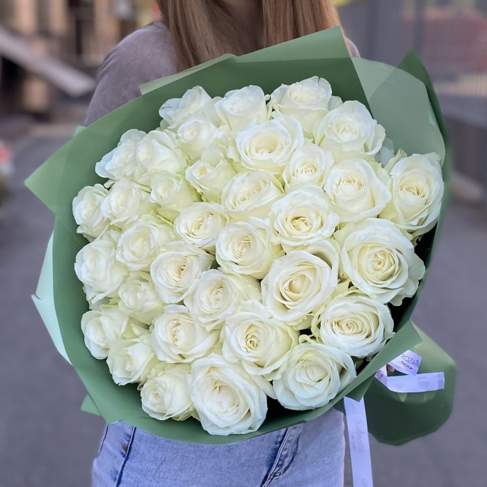 35 белых роз 60 см