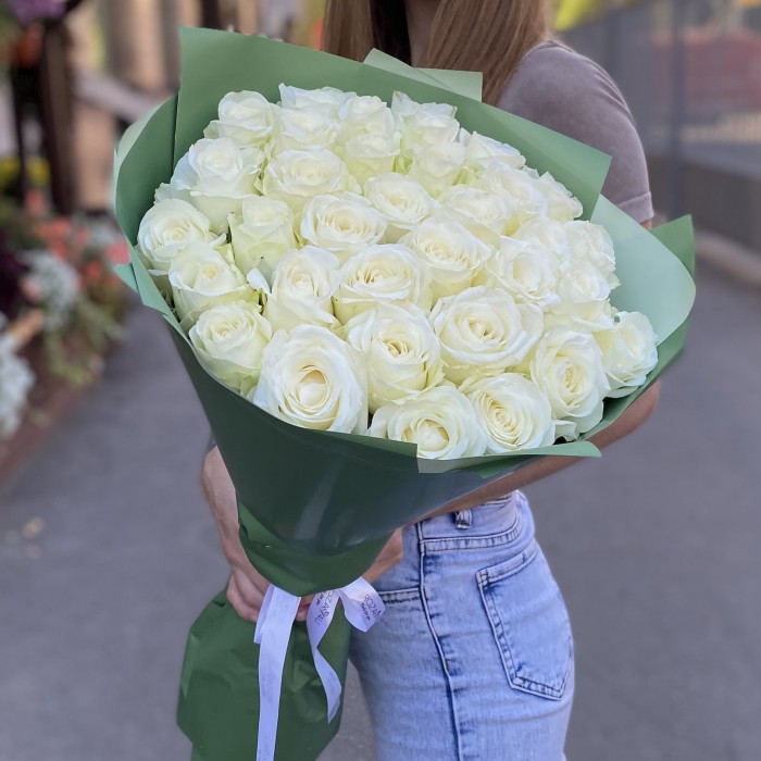 35 белых роз 60 см
