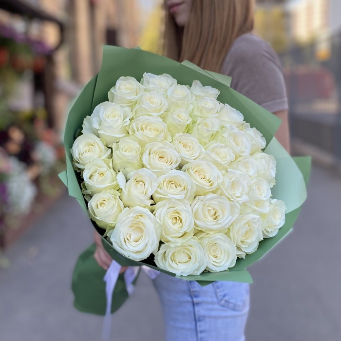 35 белых роз 60 см