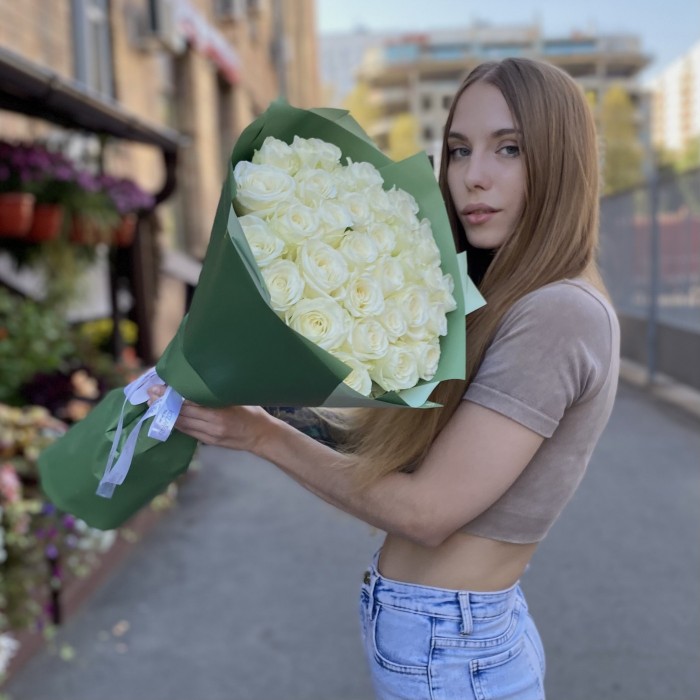35 белых роз 60 см