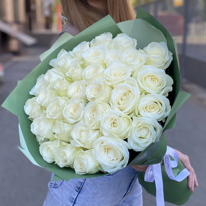 35 белых роз 60 см