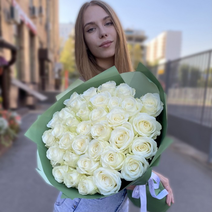 35 белых роз 60 см