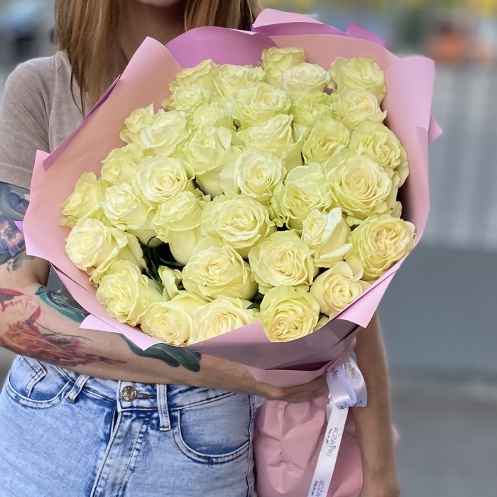 35 белых роз Мондиаль