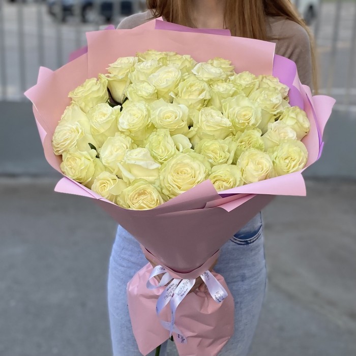 35 белых роз Мондиаль