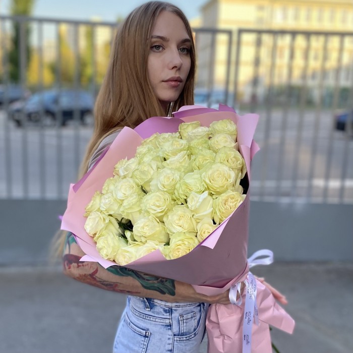 35 белых роз Мондиаль