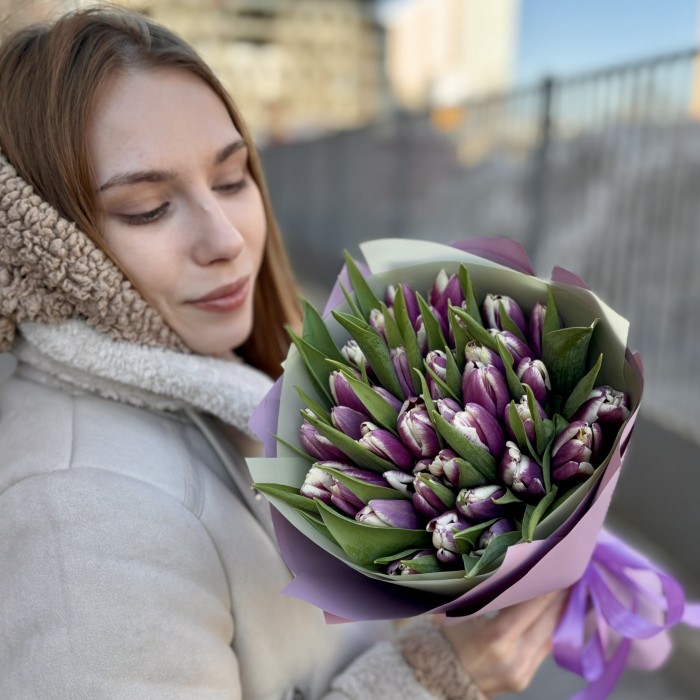 35 бело-фиолетовых тюльпанов Лайт харт