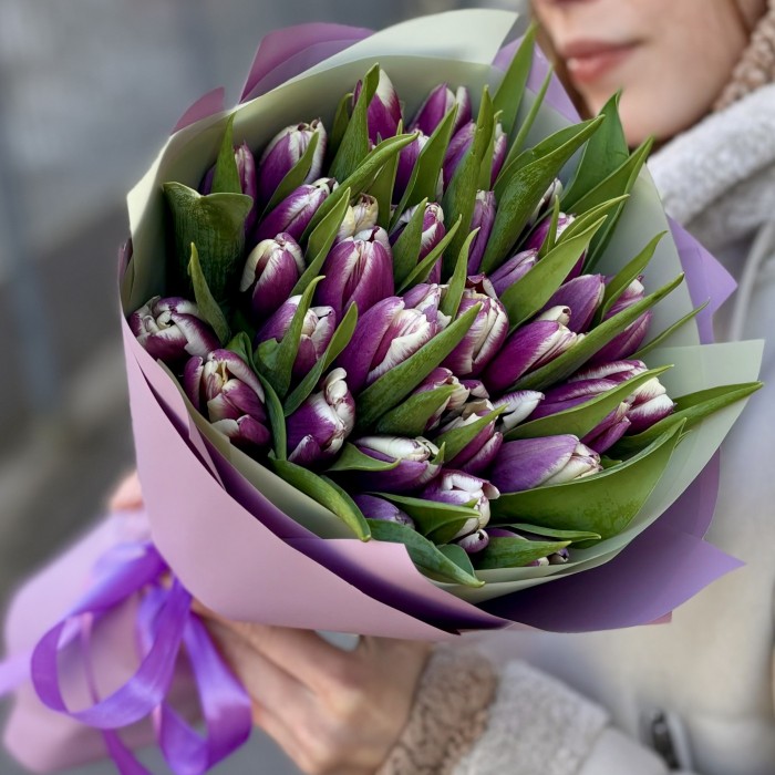 35 бело-фиолетовых тюльпанов Лайт харт