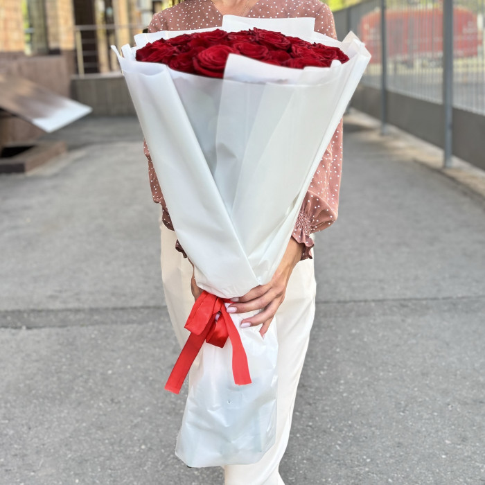 35 красных роз 70 см