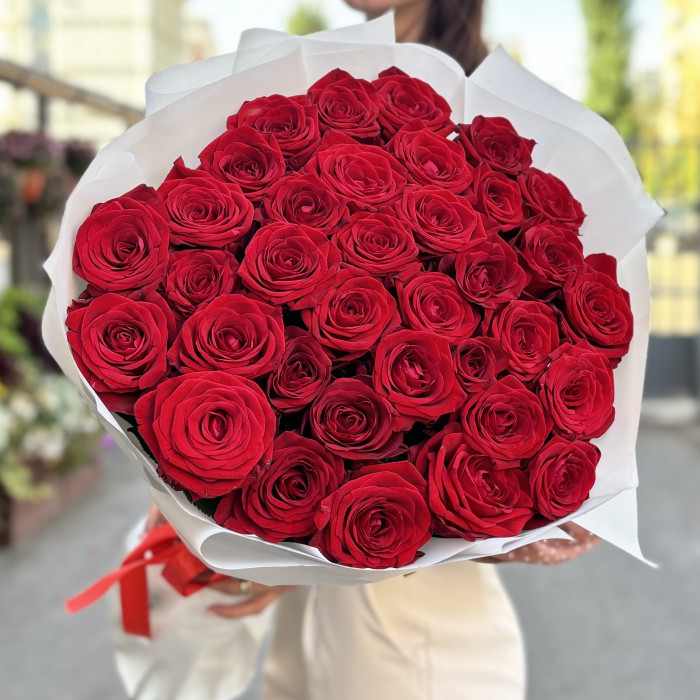 35 красных роз 70 см