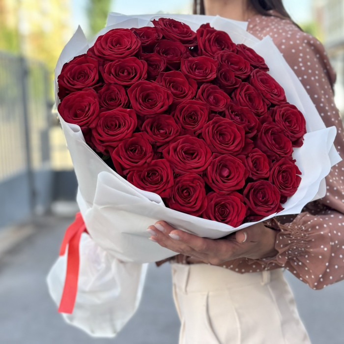 35 красных роз 70 см