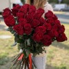 35 красных роз Эксплорер 80 см