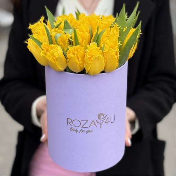 35 махровых желтых тюльпанов в коробке