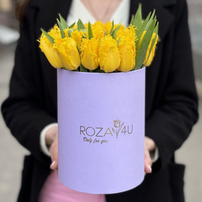 35 махровых желтых тюльпанов в коробке