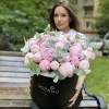 35 нежных пионов в коробке