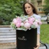 35 нежных пионов в коробке