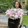 35 нежных пионов в коробке