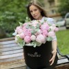 35 нежных пионов в коробке