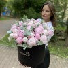 35 нежных пионов в коробке