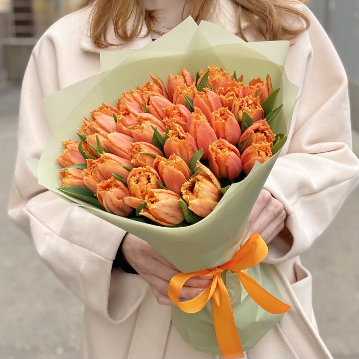 35 оранжевых махровых тюльпанов Оранж пэшн