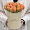 35 оранжевых махровых тюльпанов Оранж пэшн в коробке