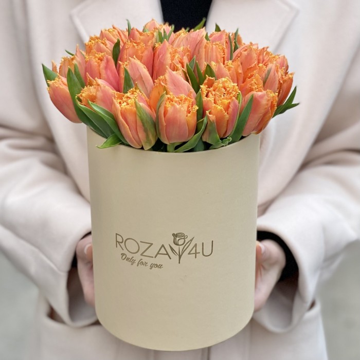 35 оранжевых махровых тюльпанов Оранж пэшн в коробке