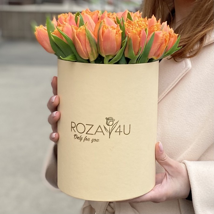 35 оранжевых махровых тюльпанов Оранж пэшн в коробке