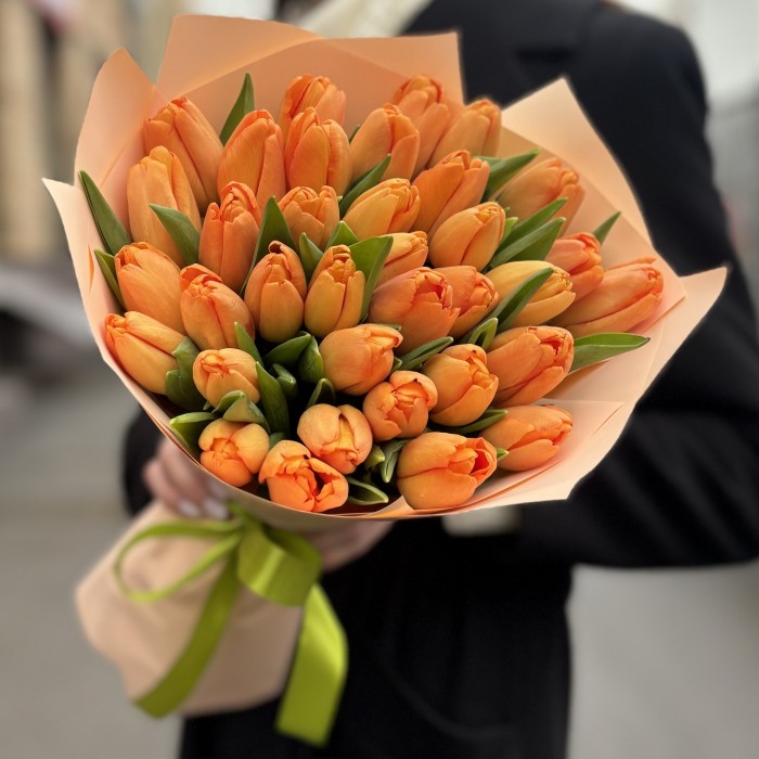 35 оранжевых тюльпанов Тайм Аут в упаковке