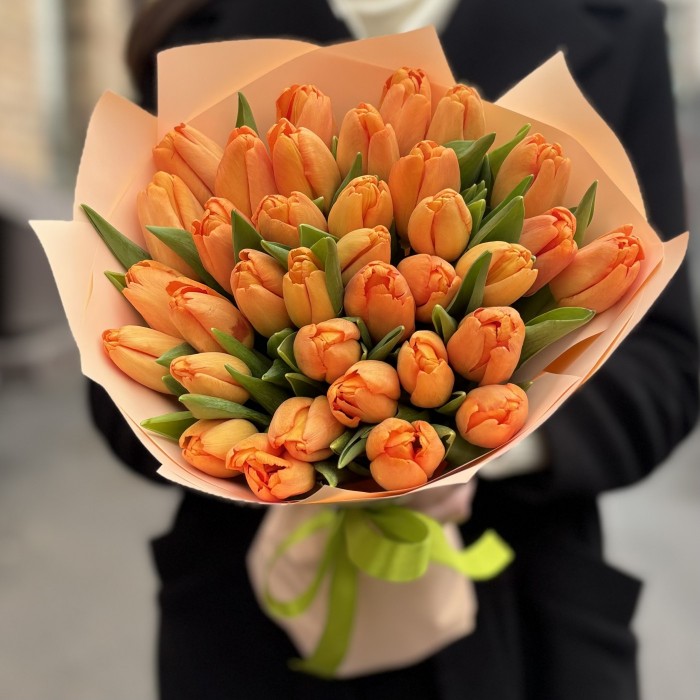 35 оранжевых тюльпанов Тайм Аут в упаковке